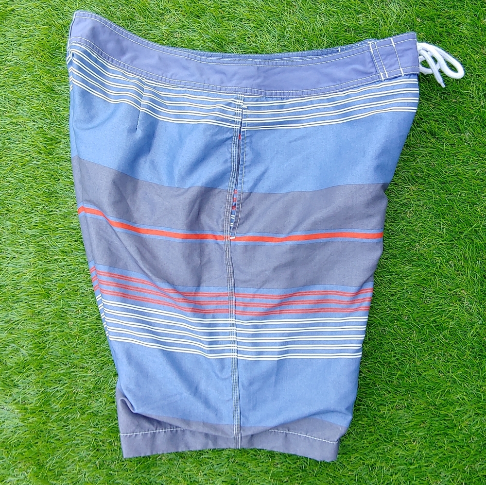 Excellent Used Condition Men's GAP Grey Blue Striped Board Shorts Size Large - Picture 4 of 10